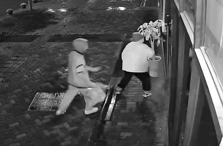 煙酒超市手機(jī)店暴力入室盜竊頻發(fā)，AI智能安防系統(tǒng)應(yīng)如何應(yīng)對(duì)