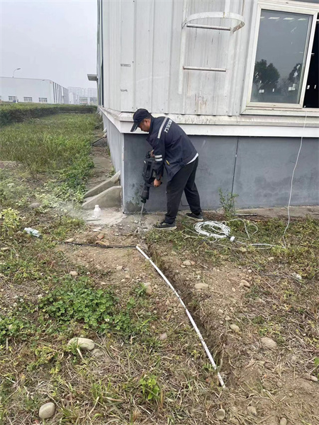 成都萬(wàn)全電子做為專業(yè)的弱電工程公司,將持續(xù)提供專業(yè)的弱電監(jiān)控安裝技術(shù)服務(wù)。